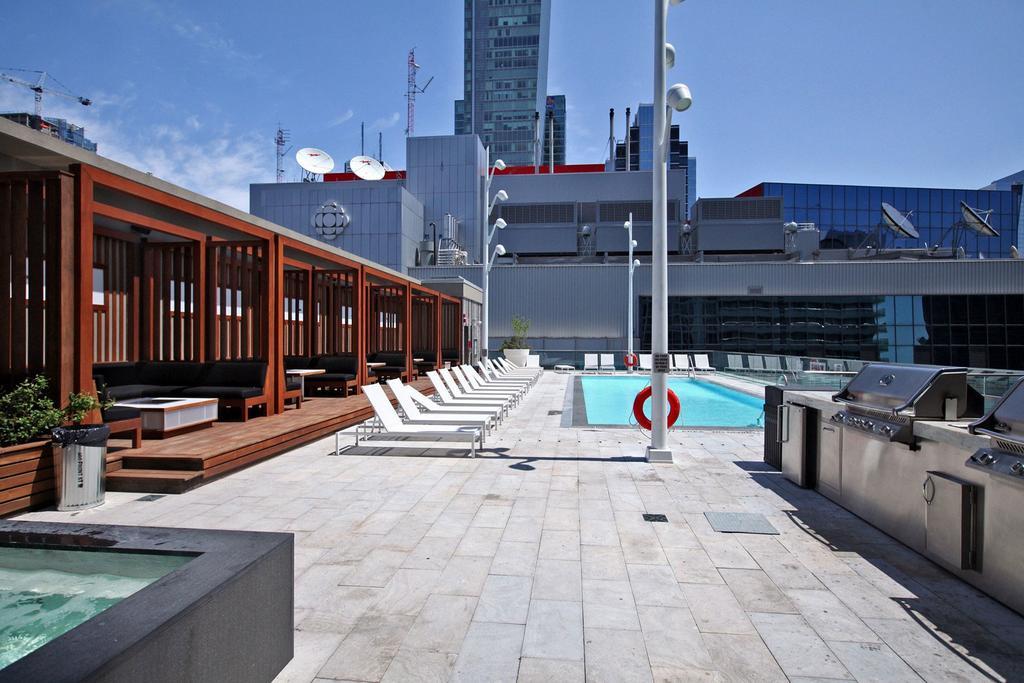 Applewood Suites - Cn Tower & Convention Centre Toronto Exterior photo